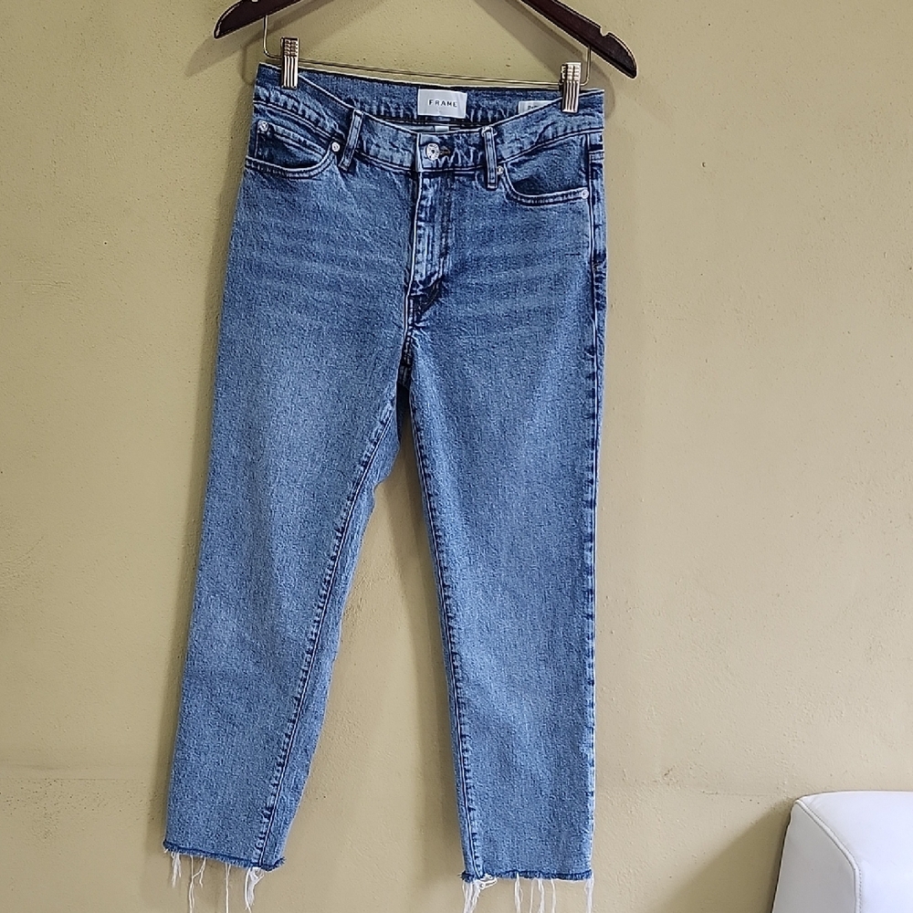 Frame Denim Cropped Straight-Leg Jeans in Light Wash Blue
